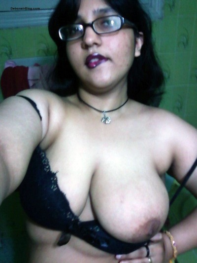 Massive Indian Tits - Naked bhabi showing big milky boobs photo