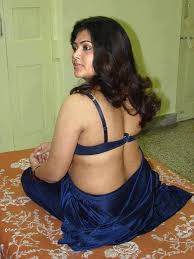 Indian Saree Hot Porn Sex Movie - Indian Bhabhi Low Cut Blouse horny xxx Pics in Saree