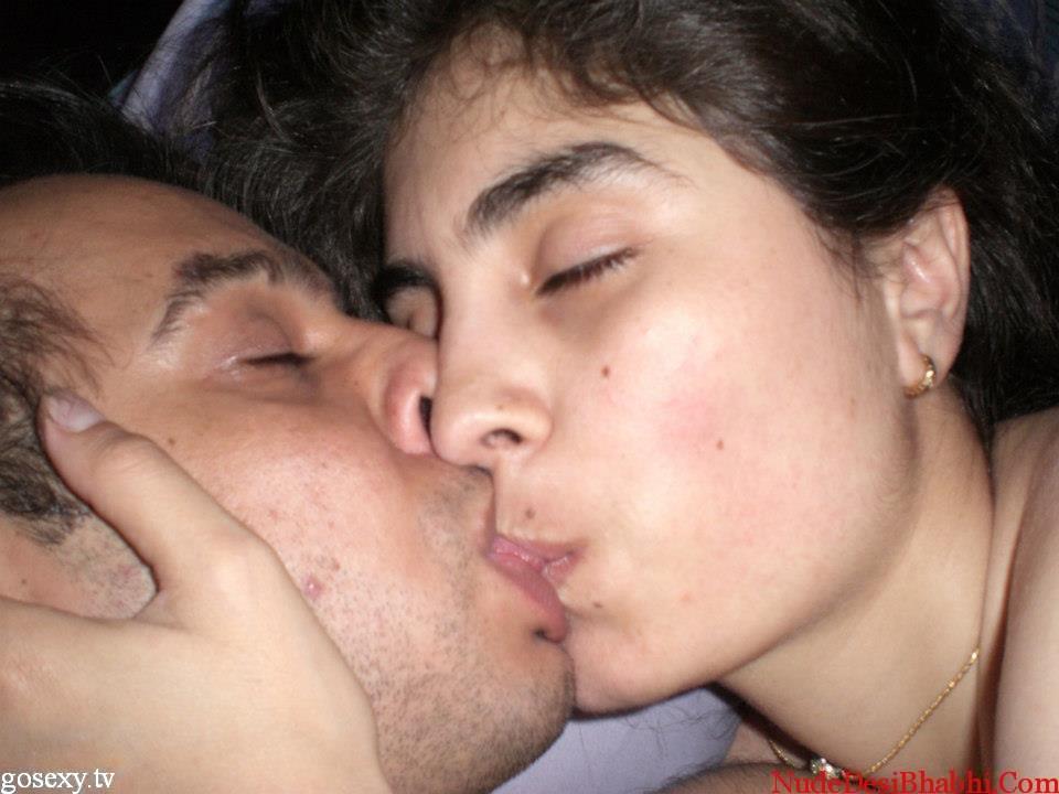 Pakistani Sex Indian Lesbian - Horny College Girls and Couples Kissing Images