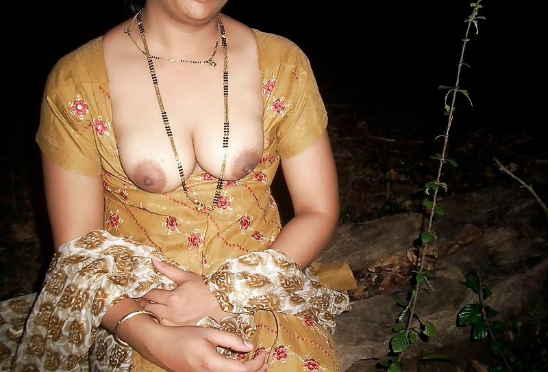 Hot Indian Outdoor - Desi Indian Girls Housewife Outdoor Naked xxx Photos