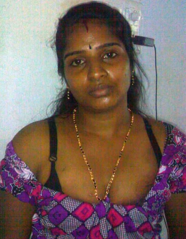 597px x 767px - Sexy indian aunty cleavage