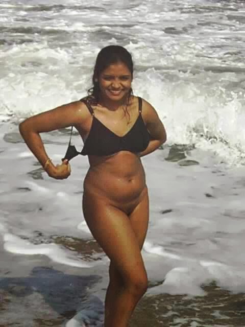 Hot Housewife Nude Beach - Desi Indian Girls Housewife Outdoor Naked xxx Photos