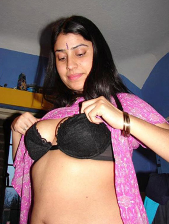 India Pre Nude - Sexy Young Desi Indian Babes Nude Pussy Photos