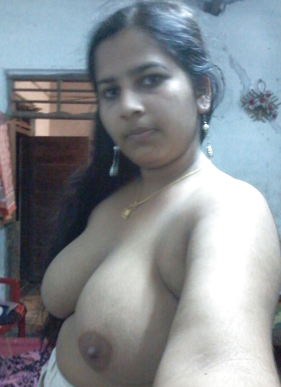 Big Nipples Xxx Araused - Desi Aunties Big Bouncy Boobs Exposed XXX Indian Porn Pics