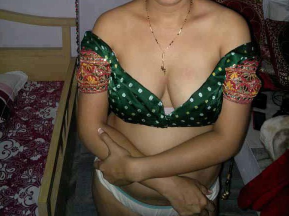 Indian Sari Xxx - Indian Desi Aunty Saree - Free XXX Photos, Hot Sex Pics and Best ...