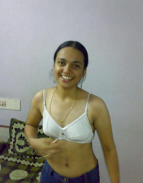 Indian Skinny Spread - Desi Indian Wife New Leaked XXX Pics