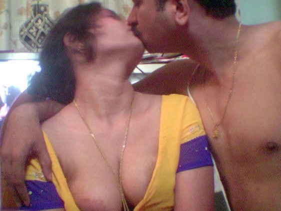 Hot Lip Kisses In Boobs - Desi hot kiss nude - Sex archive