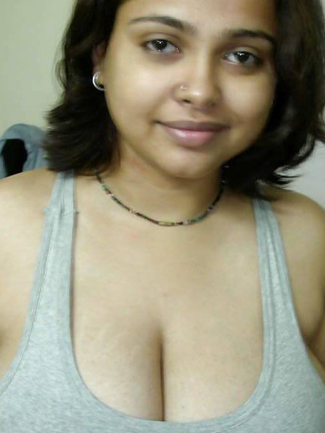 Fat Horny Girlfriend - Hot Chubby Desi Girlfriends Full Nude XXX Photos
