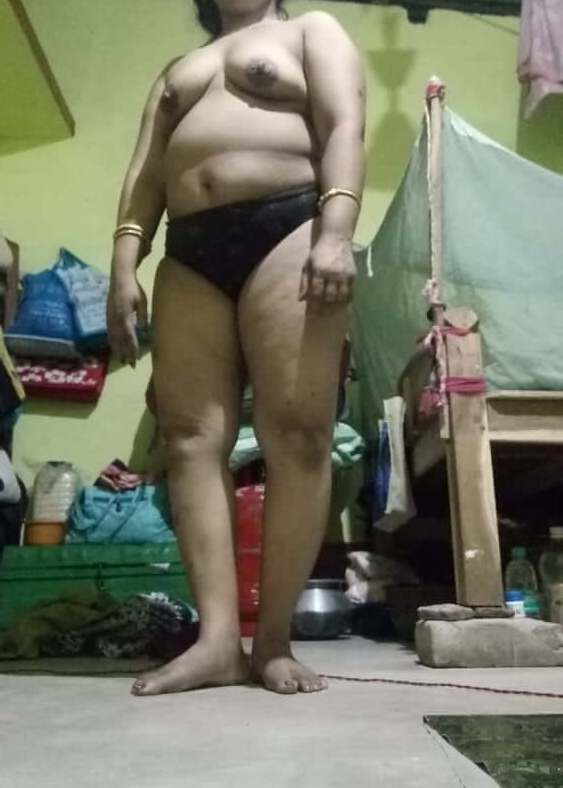 Desi Nude Thighs - Hot Thick Bhabhi Boobs Desi Porn XXX Photos collection