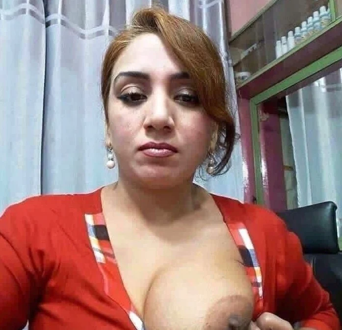 Desi Bhabhi Big Boobs Teasing Show